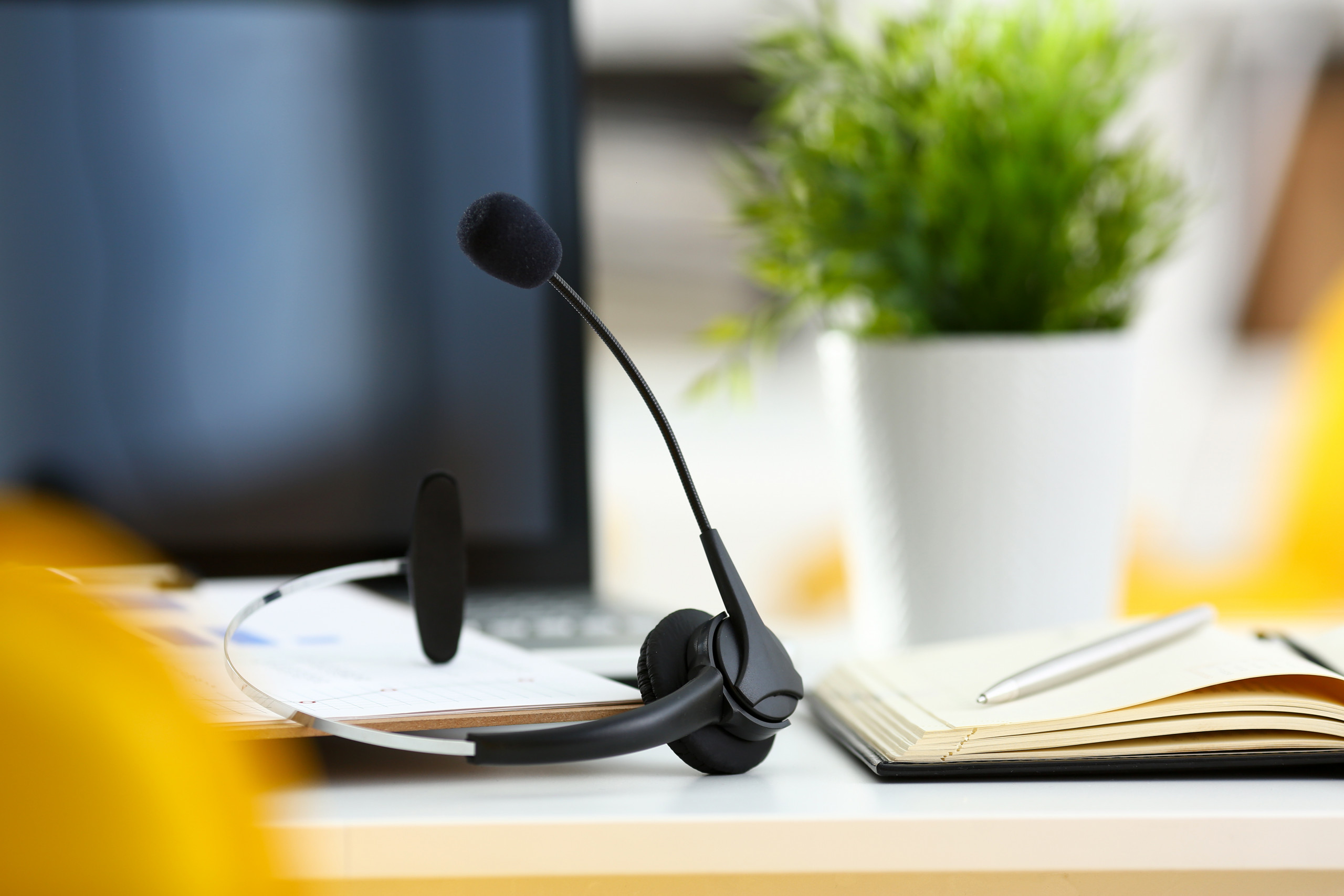 Fernwartung zur Fehlerdiagnose und Behebung verbessert IT-Support Symbolfoto Fernwartung Arbeitsplatz